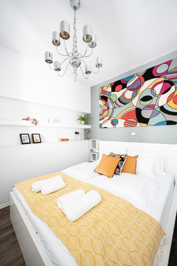 Saint Seven Apartment *