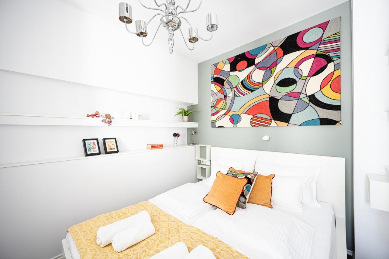 Saint Seven Apartment *
